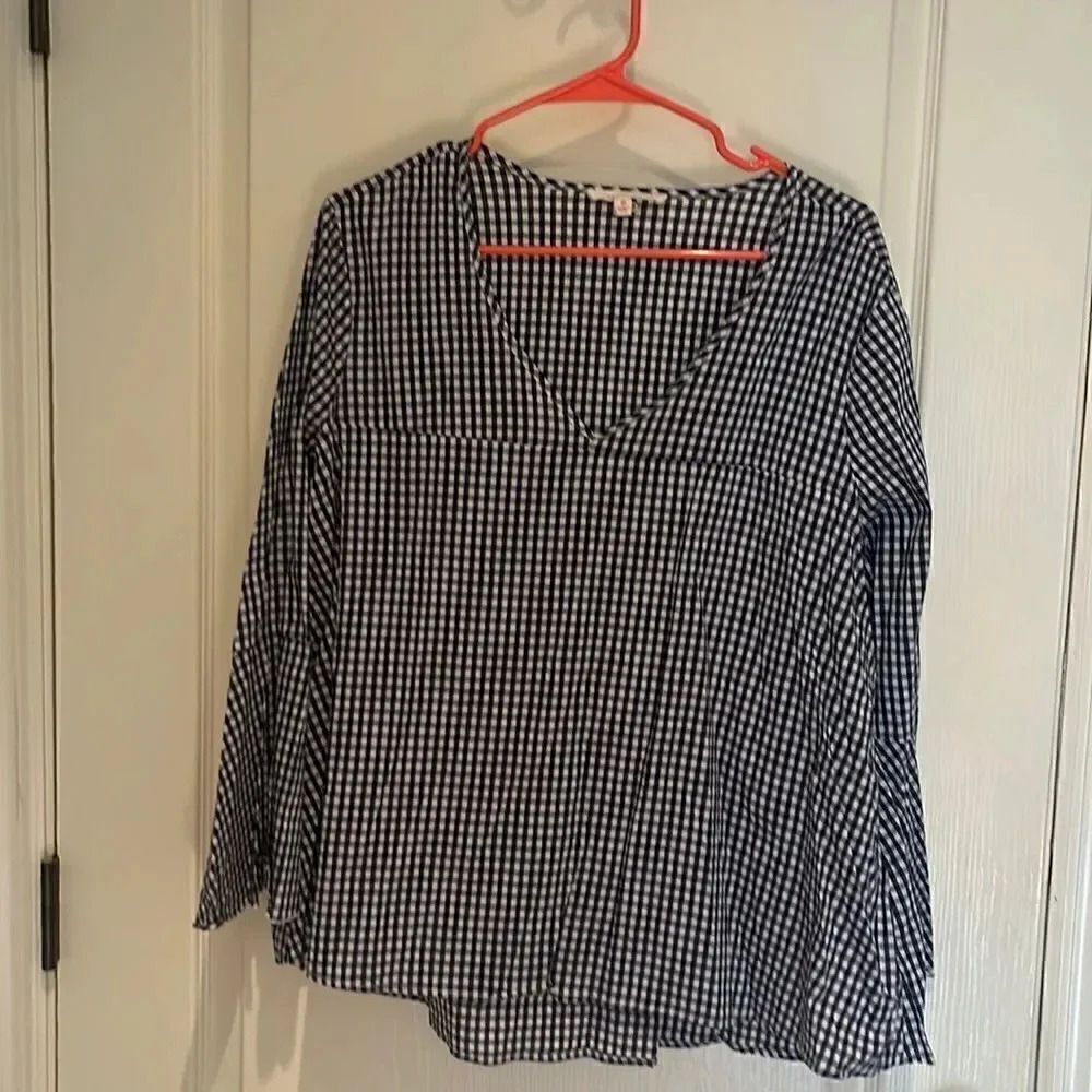 Blue and white checkered shirt size medium